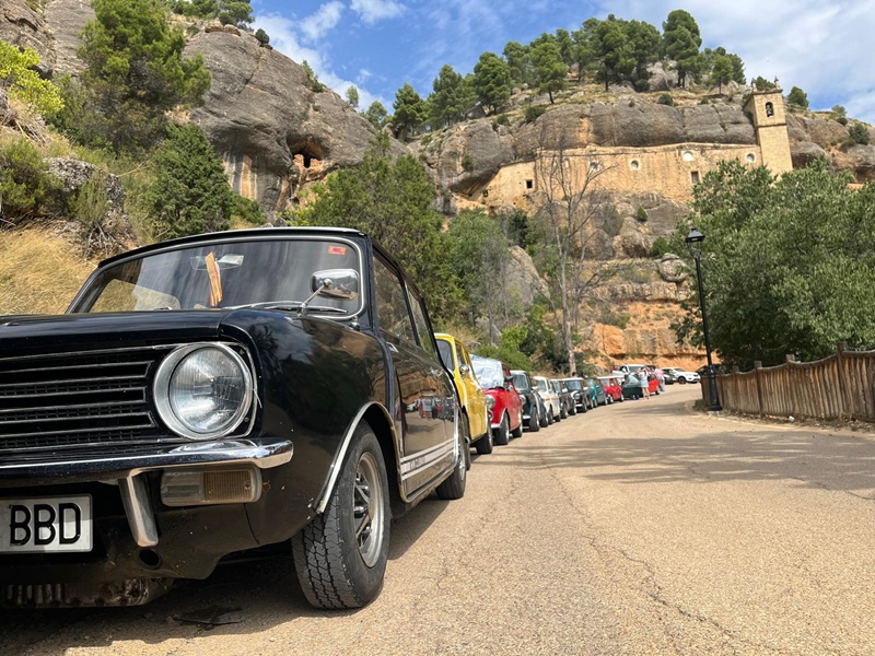 Un coche en una montaa

El contenido generado por IA puede ser incorrecto.