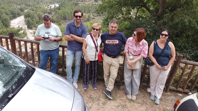 Grupo de personas en un parque

El contenido generado por IA puede ser incorrecto.