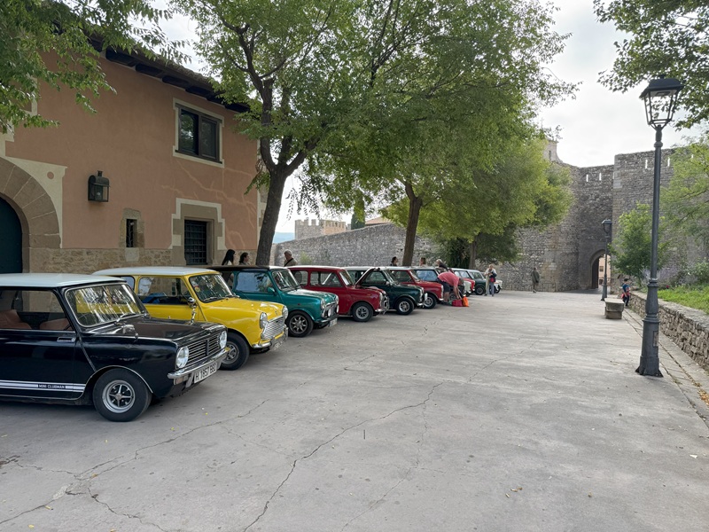 Una camioneta estacionada en la calle

El contenido generado por IA puede ser incorrecto.