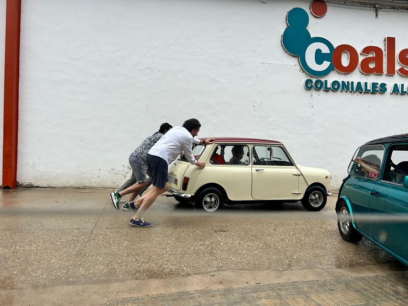 Una persona en frente de un coche

El contenido generado por IA puede ser incorrecto.